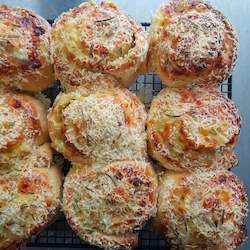 Cut lunch: Garlic, Rosemary + Parmesan Scroll