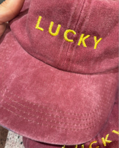 Womenswear: HIDESEEKERS - LUCKY CAP - BURGUNDY