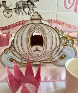 Internet only: PRINCESS CARRIAGE CENTREPIECE