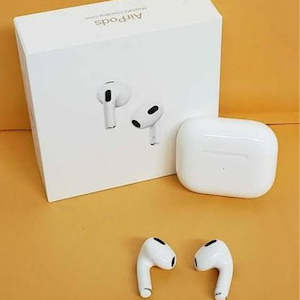 Apple Airpods (3rd generation) with Lightning Charging Case