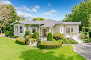 Stunning 4 Bedroom Character Bungalow