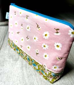 School Holidays Sewing: Zipped Pouch 21.01.25