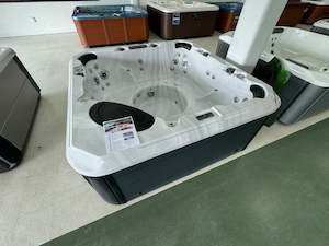 Islander Mokoia 5 Seater Spa