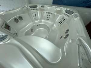 Products: 2006 HotSpring Highlife Vanguard Spa