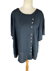 new drop: Willow & Tree linen blend black tee with button detail | size 12