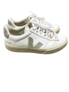 Veja low-top sneakers | size 7 or EU 38