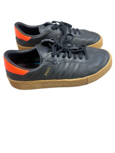 Low top sneakers: adidas samba (as new) sneakers | size 9 or EU 41