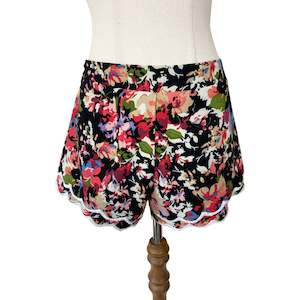 Shorts: Lush floral shorts | size 8