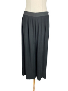 Decjuba black 3/4 pleated culottes | size 12