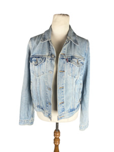 Levi vintage denim jacket | size 8