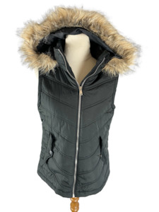 Supre black puffer sleeveless vest with faux fur trim  | size 10