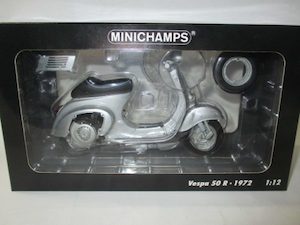 Vespa 50 R 1972 1: 12 Scale By MiniChamps