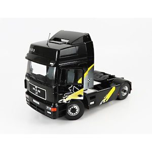 Man F2000 Black 1: 18 By Model Car Group