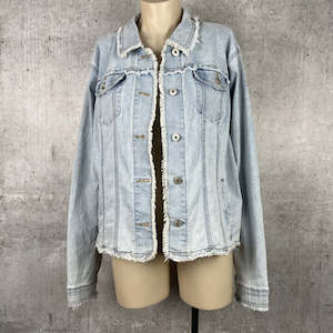 Second hand clothing: Charlie Denim Jacket - XL