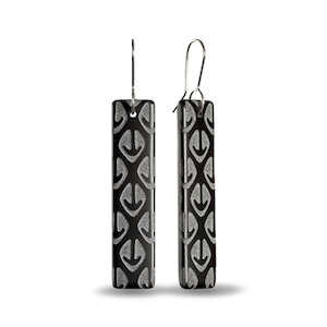 Glass Ponga Drop Earrings Black