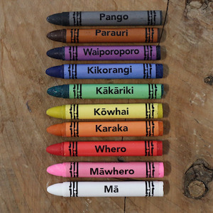 Crayons in Maori & English Pack of 10