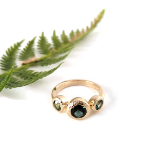 Homewares: 9ct Yellow Gold Ring 3 Stone Sapphire