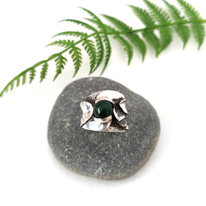 Homewares: Pounamu Leaves Ring Silver