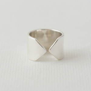 Homewares: Arrow Ring Wide Silver