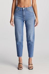 Vogue Denim: LEE HIGH MOMS - ANEMONE