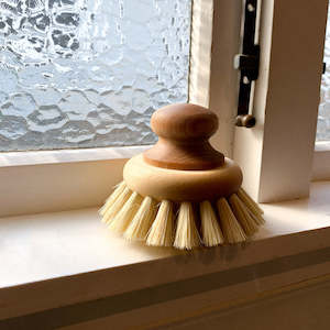 Non-store-based: IRIS HANTVERK | DISH BRUSH | TAMPICO