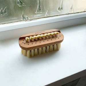 IRIS HANTVERK | OAK NAIL BRUSH