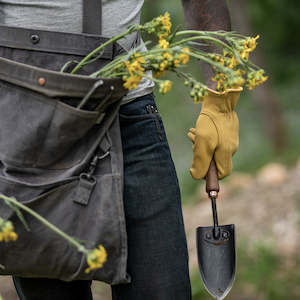 BAREBONES | WALNUT GARDEN TROWEL