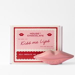 ‘Kiss Me Lips’ Two-piece Hazelnut Chocolate Bars