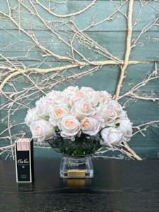 Côte Noire Luxury Centrepiece - Blush Rose Buds