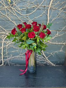 Valentines Day Flowers: 1 Dozen Red Roses