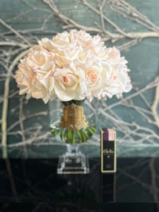 Cote Noire - Versailles Rose Bouquet with Pink Blush Roses and Gold Badge