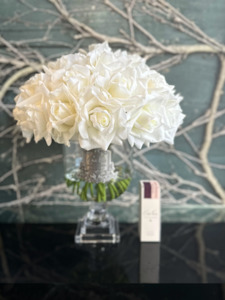 Cote Noire - Versailles Rose Bouquet with White Roses and Silver Badge