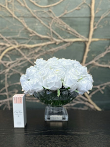 Cote Noire - Centrepiece square base - White Roses