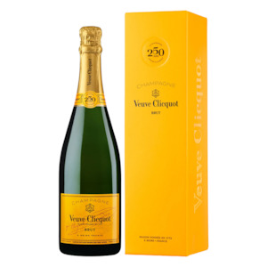 Veuve Clicquot Yellow Label Brut NV Champagne Gift Box 750mL