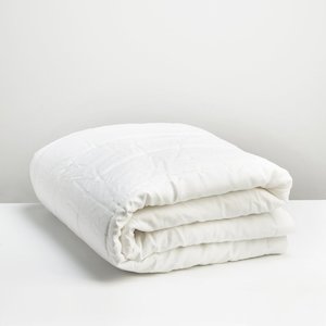 Household textile: White Linen Quilt