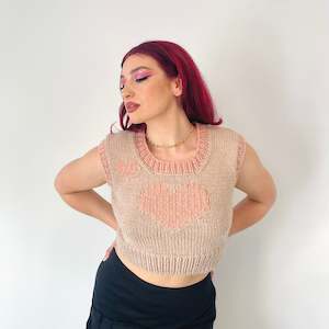 Second hand clothing: Heart Cropped Knit Vest (S-M)