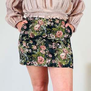 Second hand clothing: Floral Tapestry Mini Skirt (L-XL)