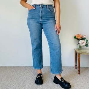 Second hand clothing: High Waist Lee Riders (M)