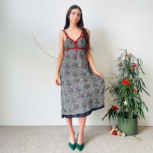 Second hand clothing: Floral Velvet Trim Midi Dress (S-M)