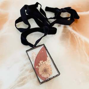 Second hand clothing: Dried Floral Glass Pendant