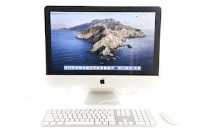 Apple iMac 21.5-inch Late 2013 with Apple accessories