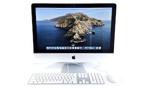 Apple iMac 21.5-inch Late 2013 with Apple accessories