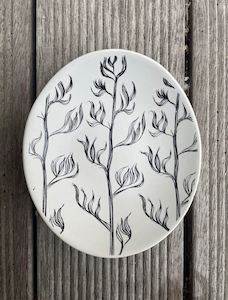 Gift: Harakeke Black On White - 10cm Porcelain Bowl