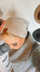 Womenswear: Light grey unisex slouch beanie