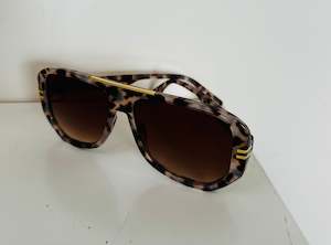 Tort Aviator sunnies