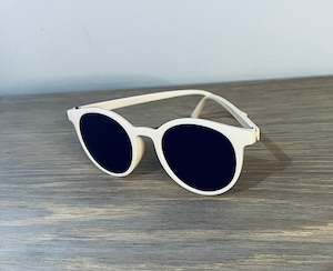 Womenswear: Round frame beige sunnies