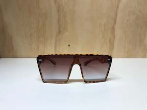 Womenswear: Tinkup Sunnies Oversize square flat