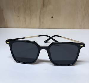 Tinkup Sunnies Vintage square shape- black