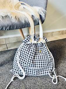 Gingham tote bag with drawstring