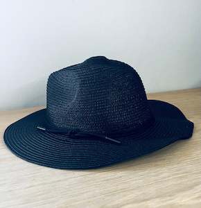 Black large brim straw hat